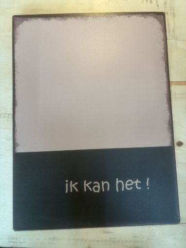 Afbeeldingen van Mancave metalen bord met aangeklonken ophangbeugels en omgevouwen velsrand.