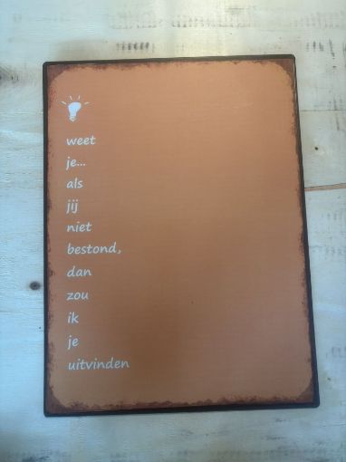 Afbeeldingen van Mancave metalen bord met aangeklonken ophangbeugels en omgevouwen velsrand.